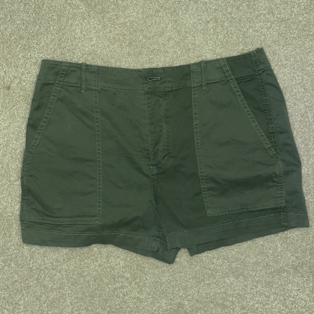 Banana republic army green shorts
